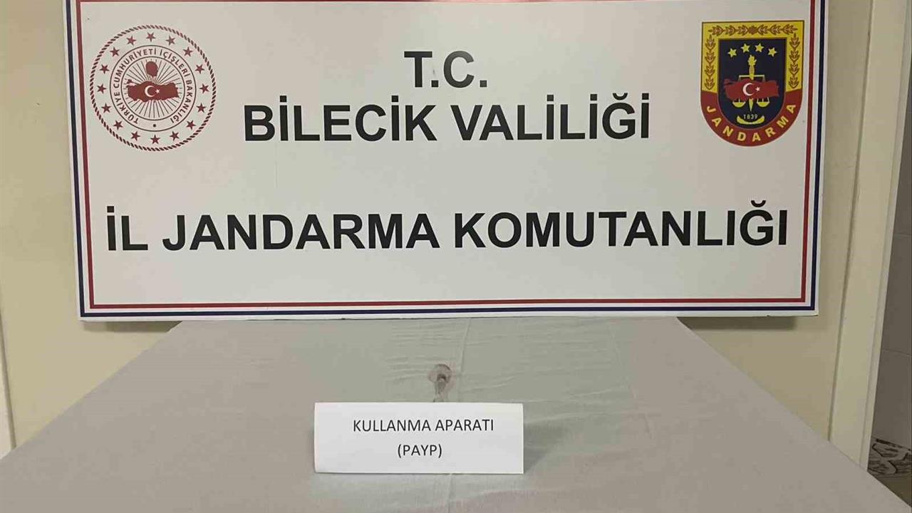 Bilecik Gölpazarı'nda Jandarma Trafik Uygulamasında Uyuşturucu Kullanma Aparatı Bulundu