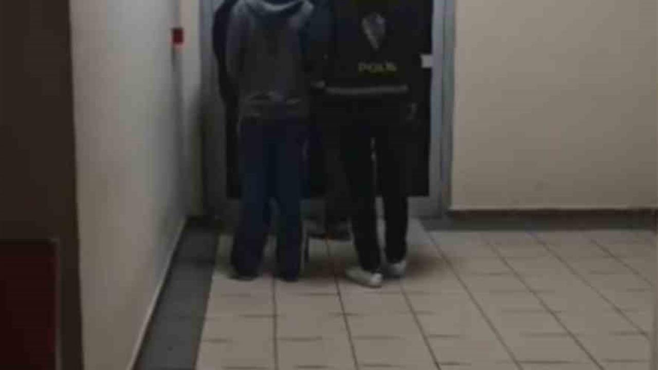 Kocaeli İzmit'te Yasa Dışı Bahis Reklamı Yazdığı Belirlenen 2 Şüpheli Gözaltına Alındı