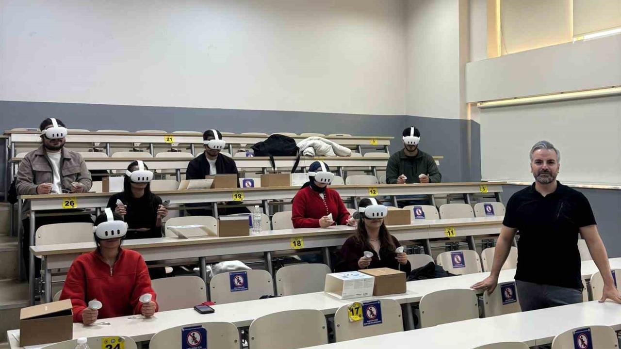 Aydın Adnan Menderes Üniversitesi, Sanal Gerçeklik ile Eğitimde Yenilikçi Uygulamalar sunuyor.