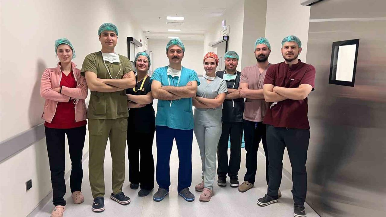 Kütahya'da Ses Teli Felcine Kalıcı Çözüm Sunan Ameliyat Gerçekleştirildi