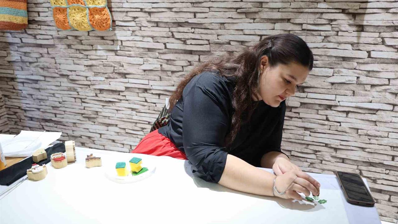 Adana Kozan'da Aile Destek Merkezi'nde Kadınlar Ekonomik Gelir Elde Ediyor