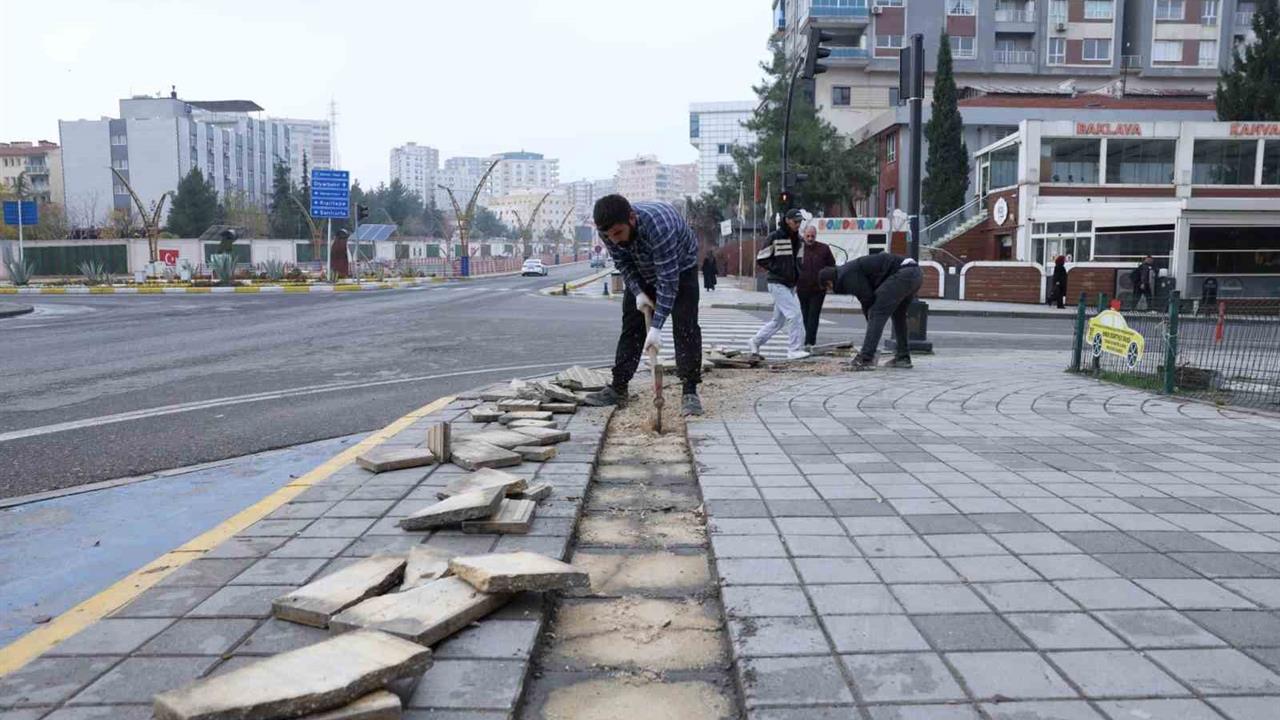 Mardin Artuklu'da Engelli Yollarının Yenilenmesine Yönelik Çalışmalar Devam Ediyor