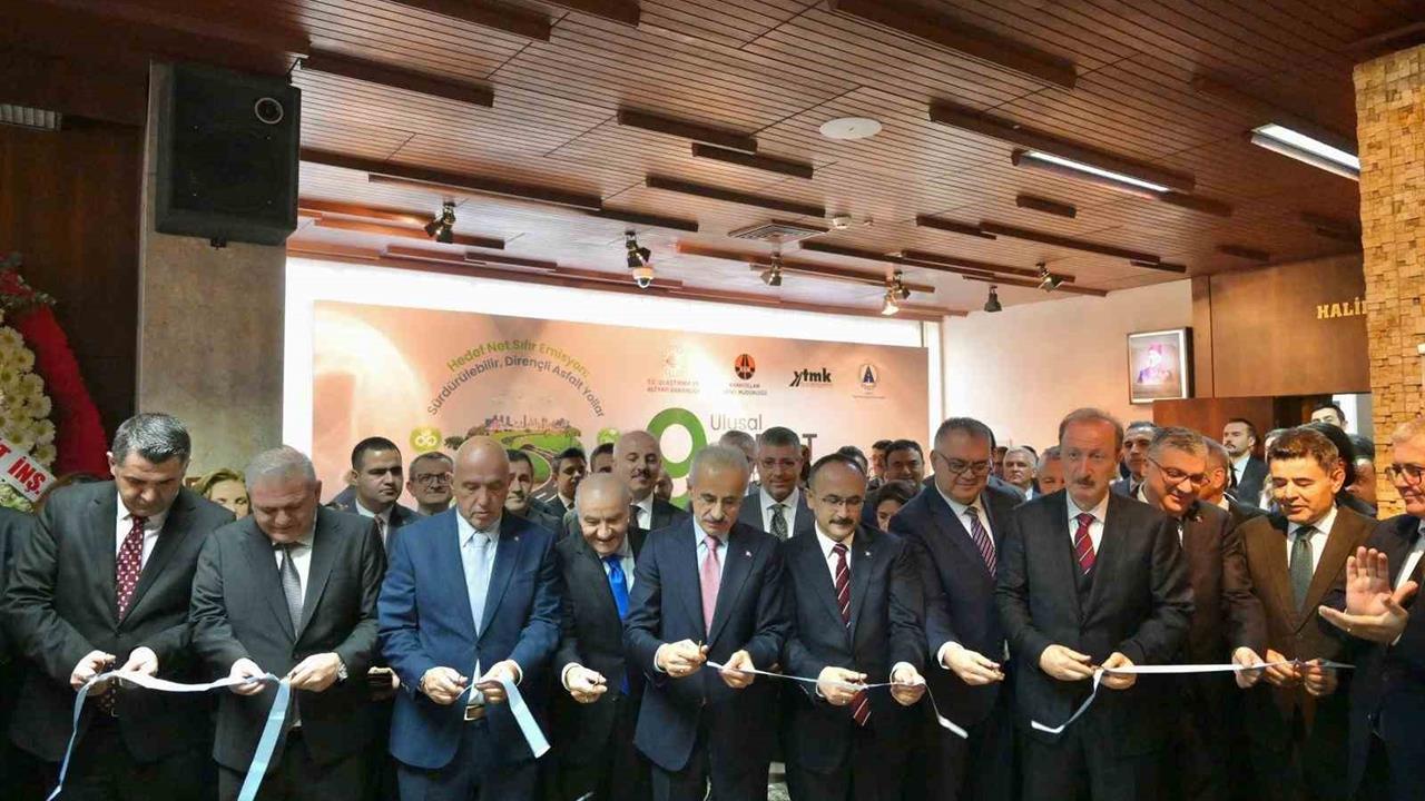 Ankara'da Otoyol Artış Hızıyla İlgili Açıklamalarda Bulunan Bakan Uraloğlu