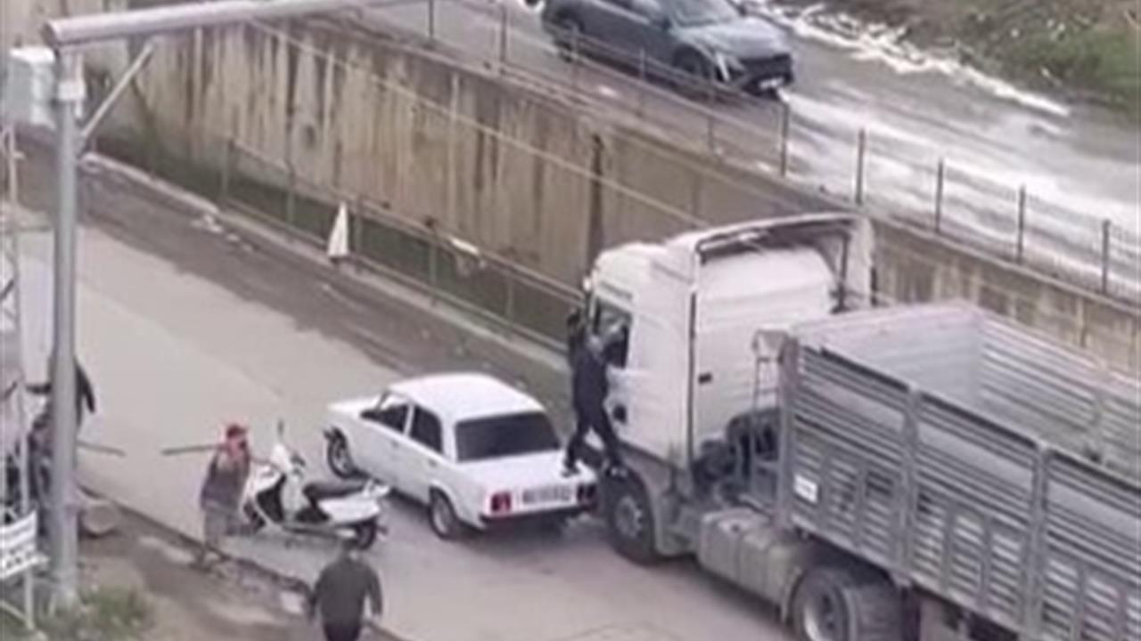 Samsun Atakum'da Seyir Halindeki Tır Şoförüne Sopayla Saldırdılar