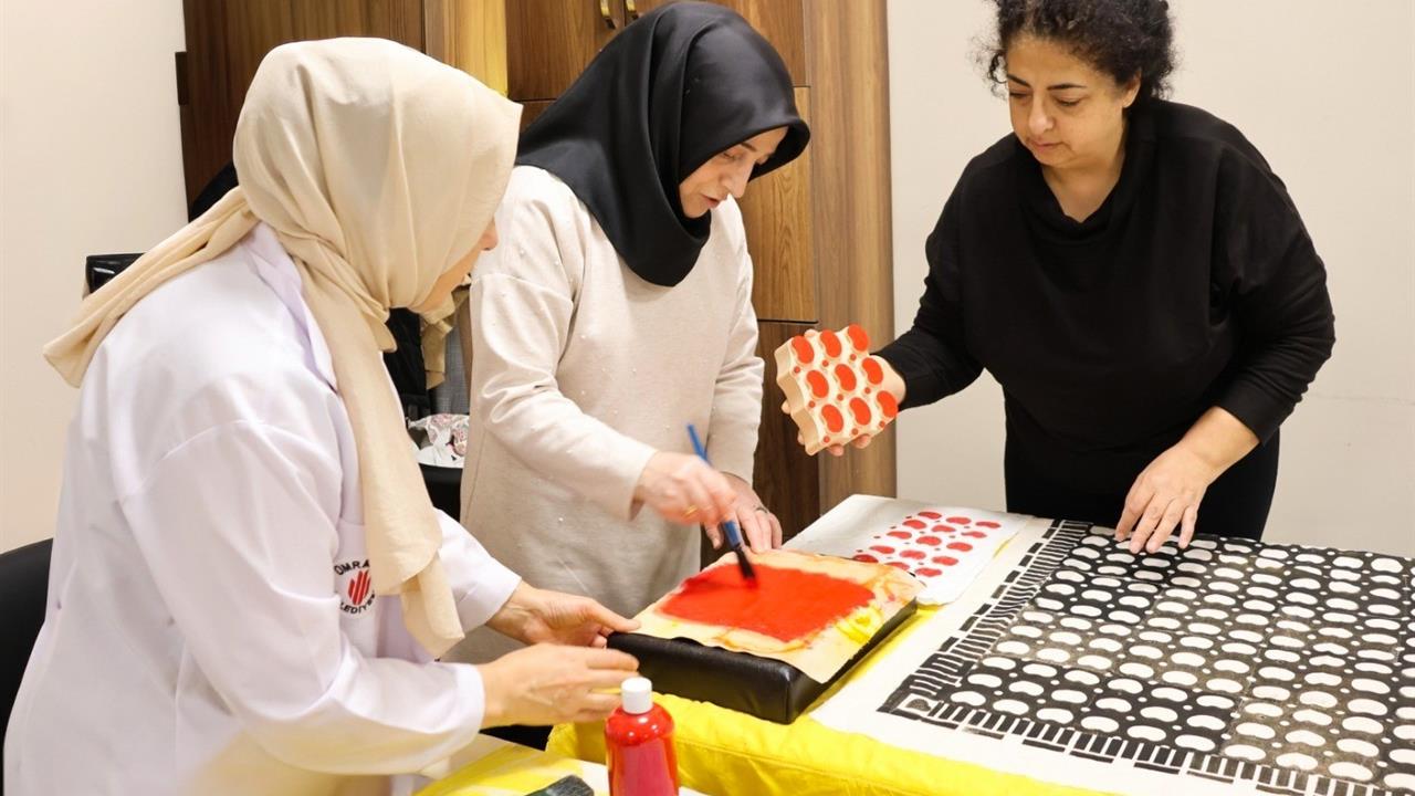 Ümraniye'de Geleneksel Sanatlar Akademisi'nde Ahşap Baskı Eğitimleri Devam Ediyor