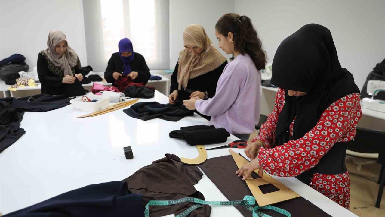 Haliliye Belediyesi, Kadınlara Eğitim ve Hobi Kurslarıyla Destek Oluyor
