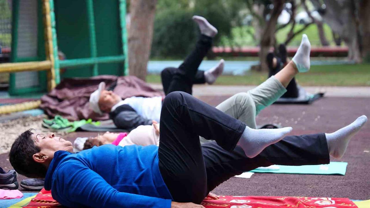 Antalya'da Sabah Sporuna Katılanlar, Sağlıklı Yaşam İçin Bir Araya Geliyor