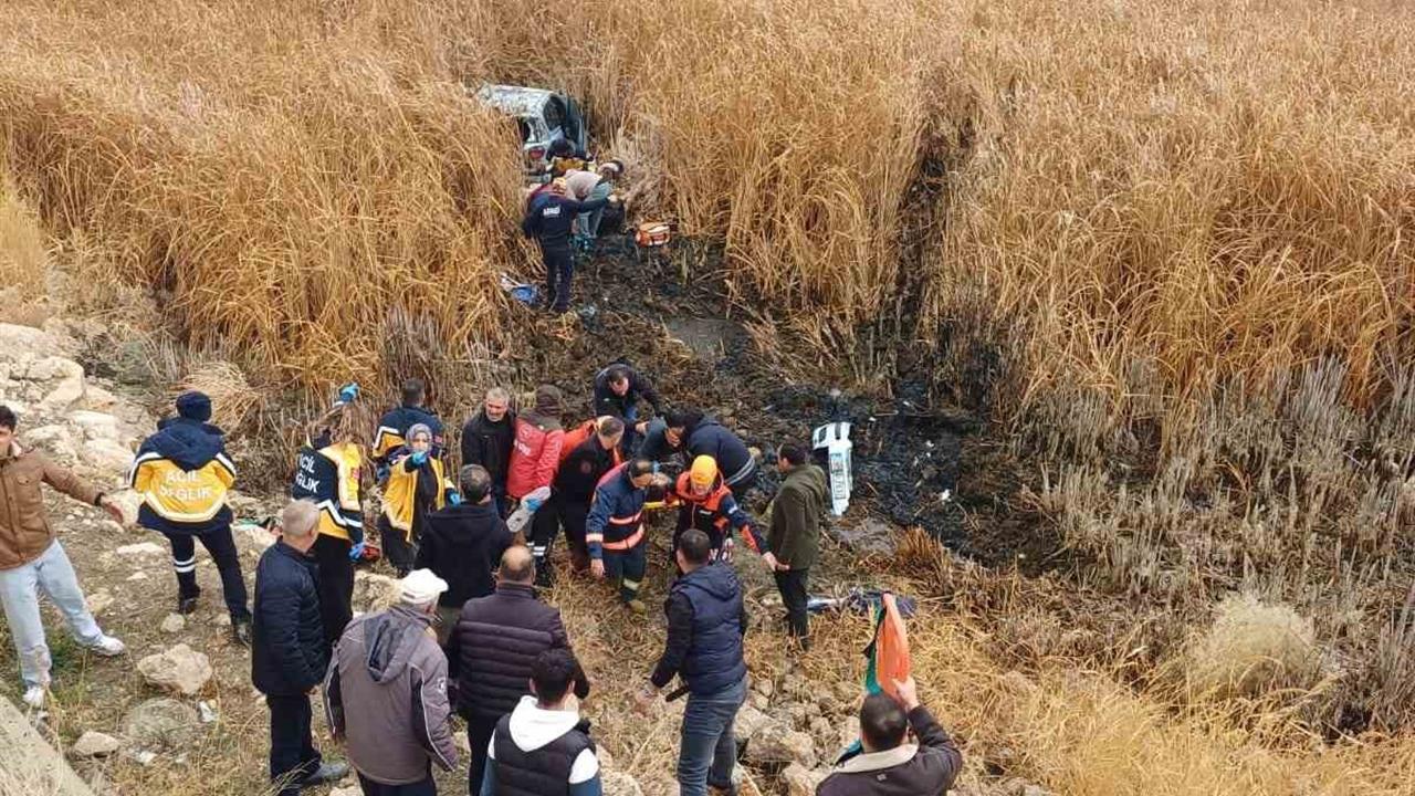 Van Özalp'ta Bataklığa Uçan Araçta 5 Kişi Yaralandı