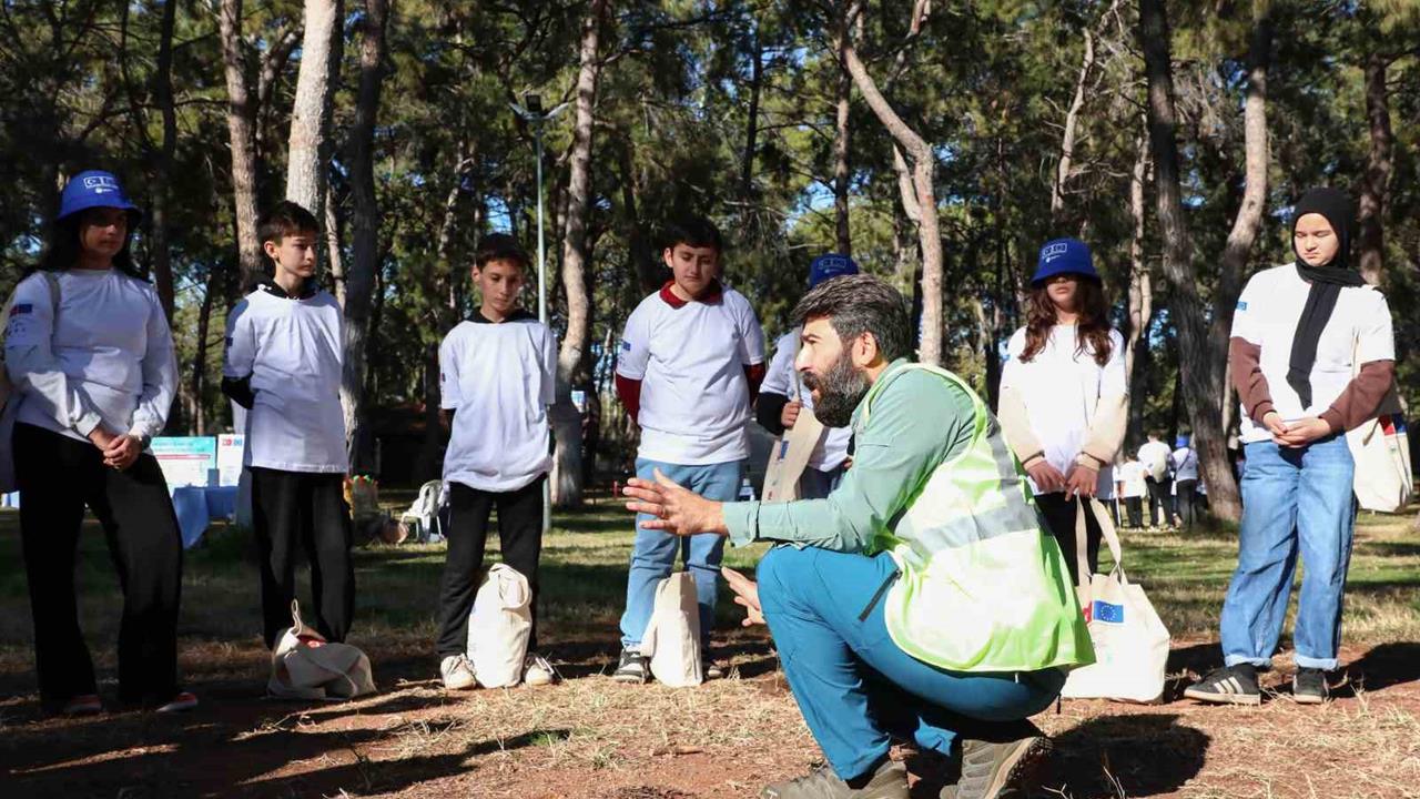 Antalya'da Gerçekleştirilen Orman Temizliği Etkinliğinde Öğrencilere Eğitim Verildi