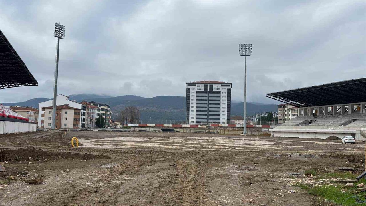 Bilecik'te Gençlik ve Spor Bakan Yardımcısı Eminoğlu'na Stat İnşaatı İçin Detaylı Dosya Sunuldu