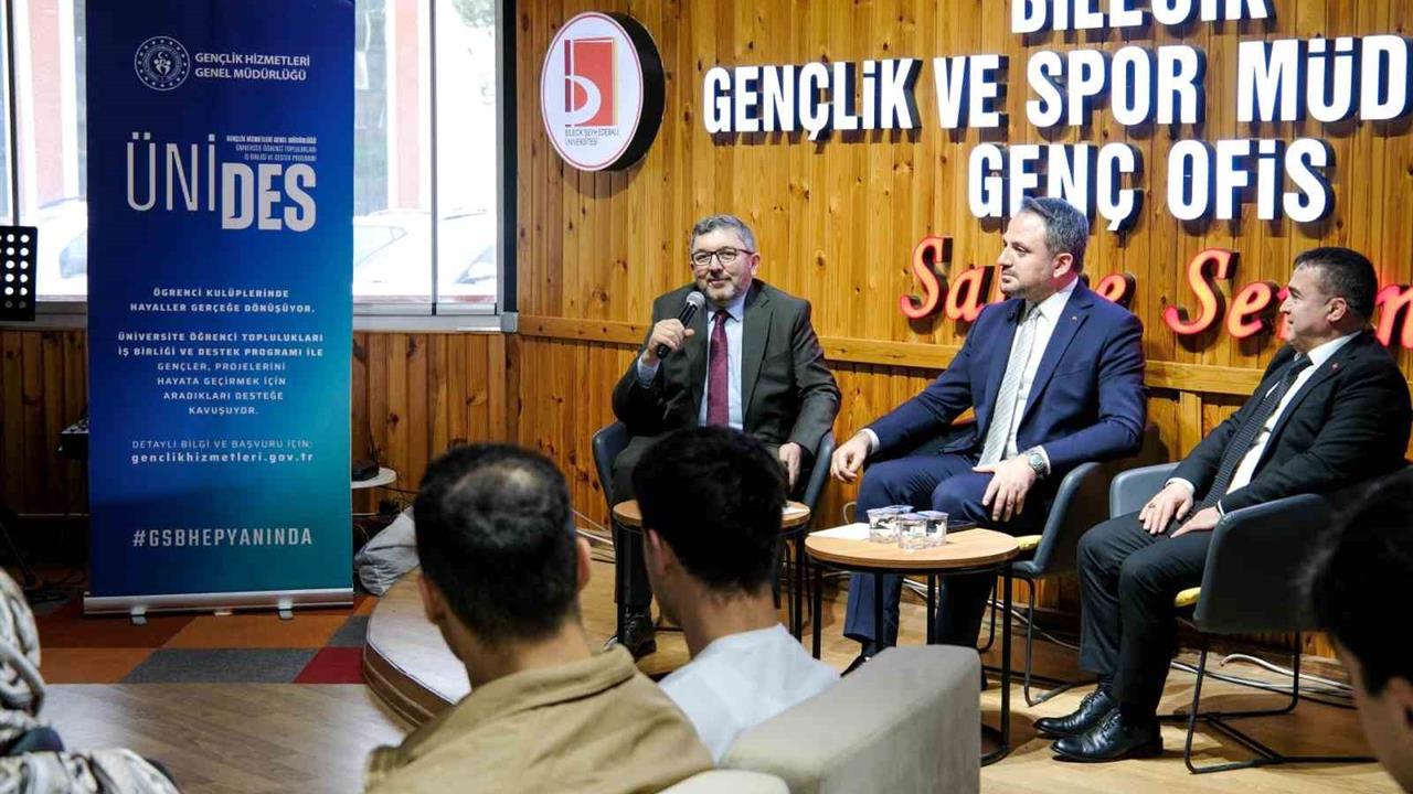 Bilecik'te Gençlik ve Spor Bakan Yardımcısı Dr. Enes Eminoğlu, ÜNİDES Projesi ile Öğrencilerle Buluştu.