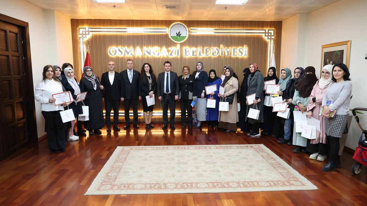 Bursa Osmangazi'de Kadınlar Okuma Yazma Kursları ile Hayallerine Kavuşuyor