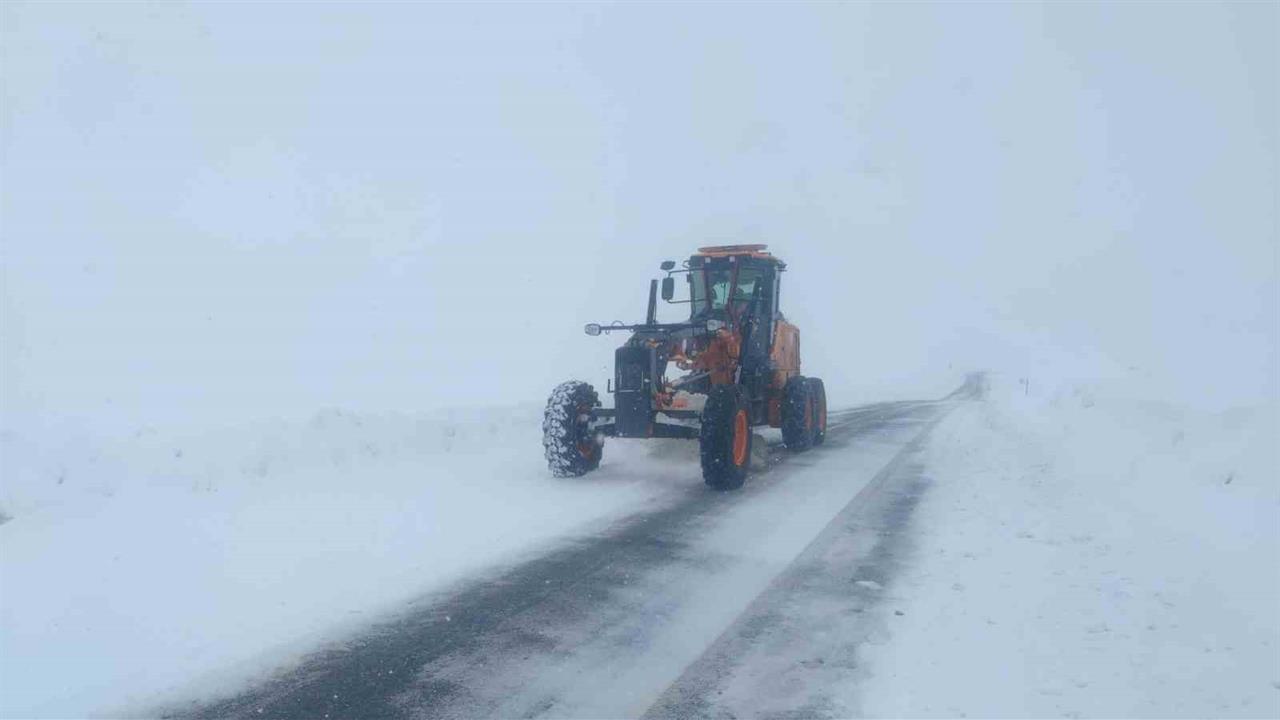 Van'da Kar Yağışı Nedeniyle 28 Yerleşim Yeri Ulaşım Dışı Kaldı