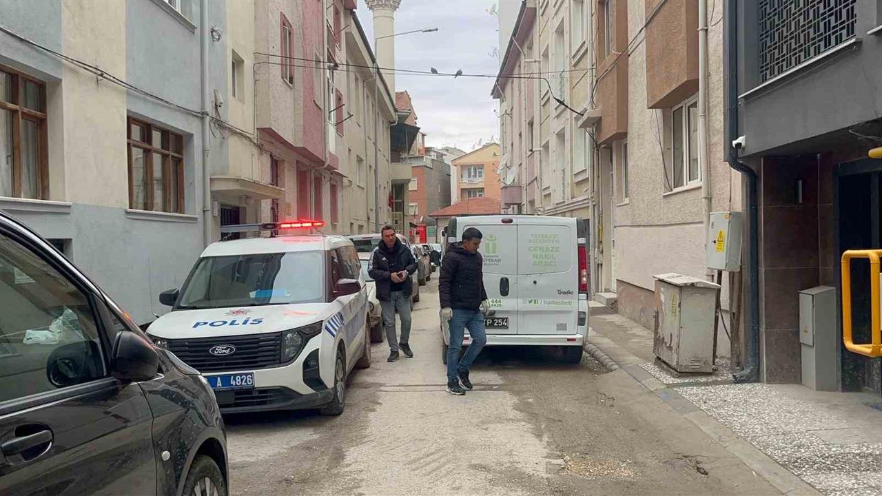 Eskişehir Mamure Mahallesi'nde 43 Yaşındaki H.Ç. Evinde Hayatını Kaybetti