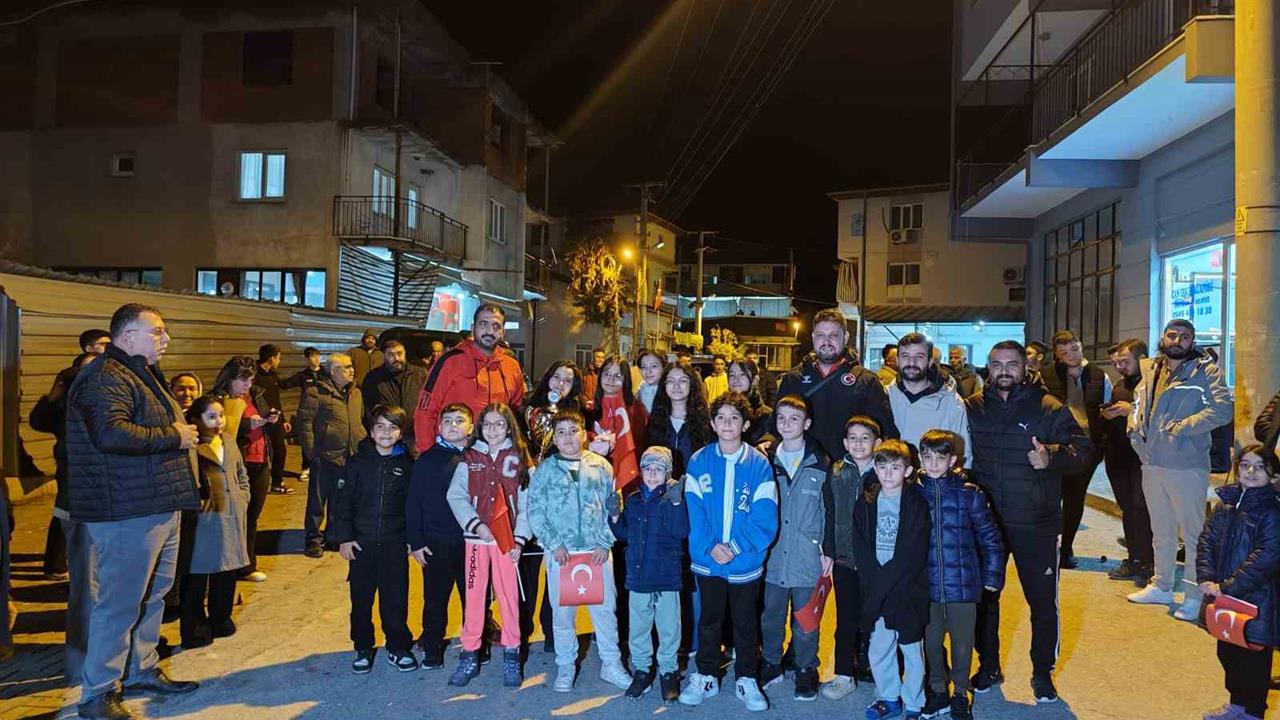 Denizli Pamukkale'de Dünya Şampiyonu Dartçı Zehra Gemi'ye Büyük İlgi Gösterildi