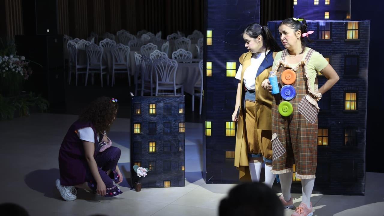 Denizli Merkezefendi'de Dünyadaki Son Çiçek İsimli Oyun Büyük İlgi Gördü