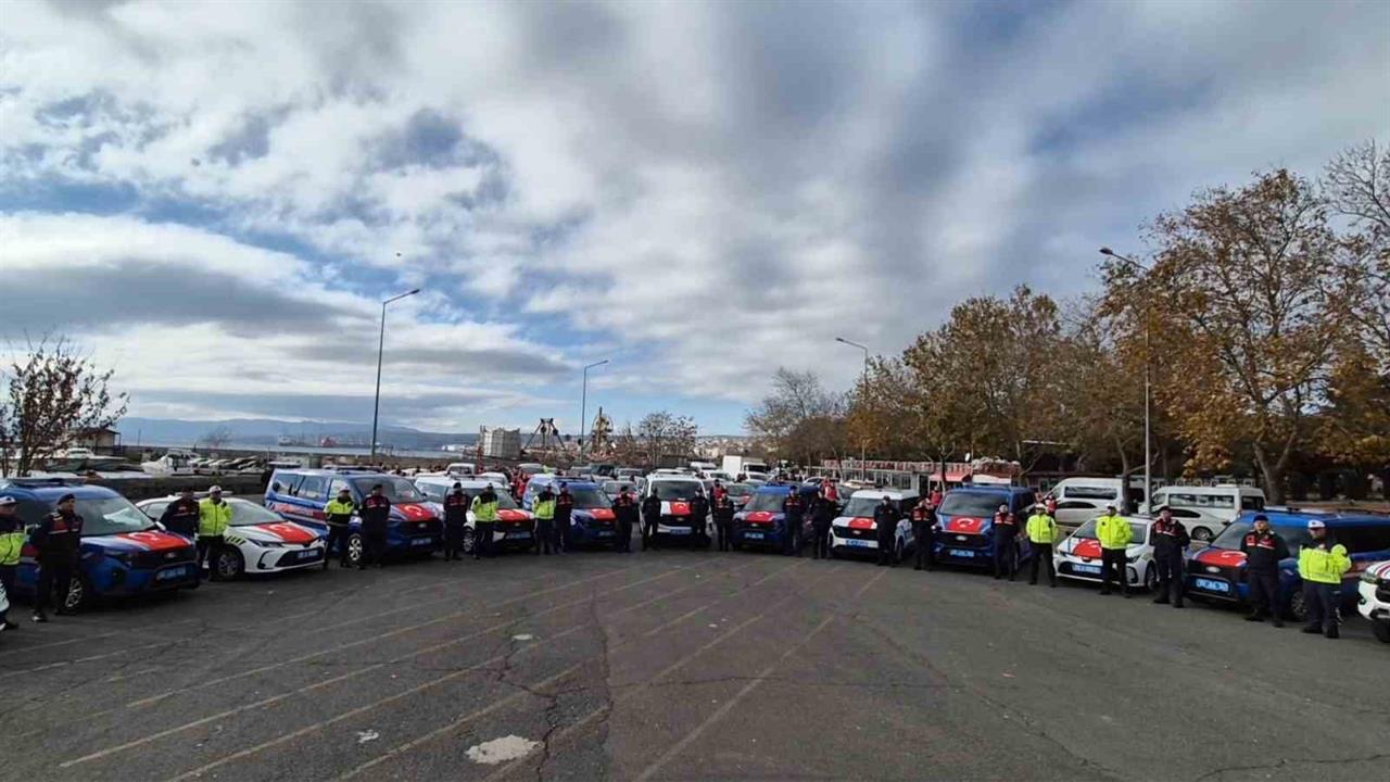 Tekirdağ'da Emniyet ve Jandarmaya 64 Yeni Araç Teslim Edildi