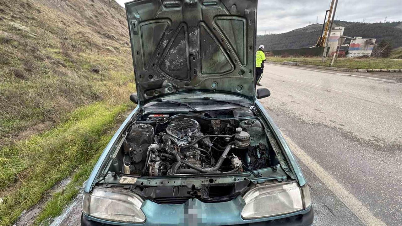 Karabük Eskipazar Yolunda Seyir Halindeki Araçta Yangın Çıktı