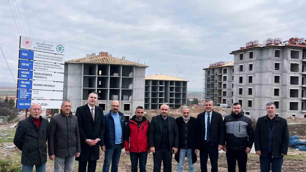 Eskişehir Mahmudiye'de TOKİ Konut Projesinin İnşaatı Sürüyor