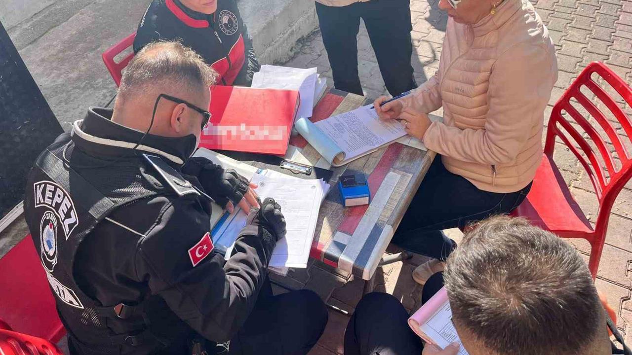 Antalya Kepez'de Depolanan 574 Kilo Bozuk Gıda Maddesi İmha Edildi