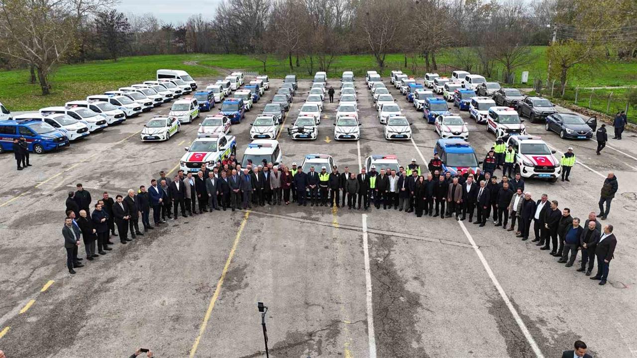 Edirne İl Emniyet Müdürlüğü'ne 52, Jandarma'ya 30 Yeni Araç Tahsis Edildi