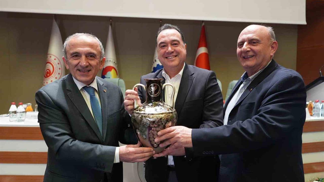 Manisa'da Başkan Dutlulu, İş Dünyası Temsilcileri ile Görüşmeler Gerçekleştirdi