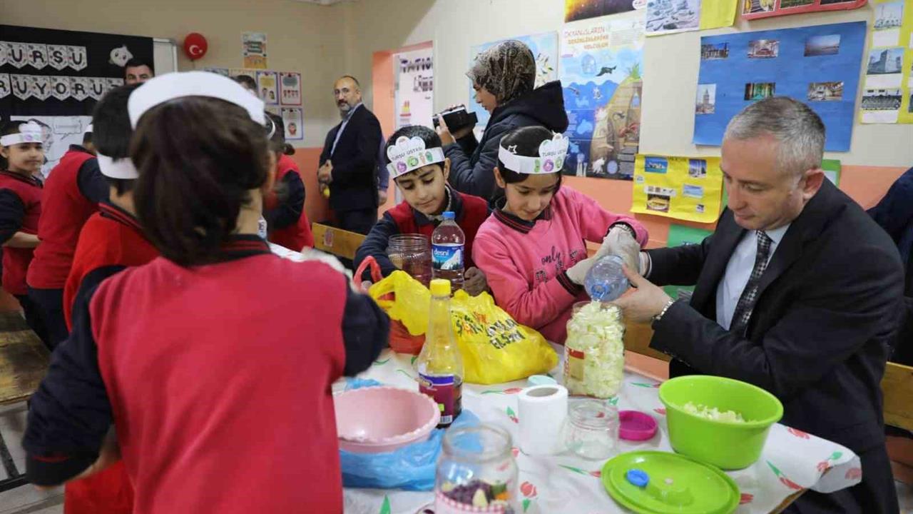 Ağrı Merkez'deki Öğrenciler Yaşam Becerileri Projesi Kapsamında Pratikler Yapıyor
