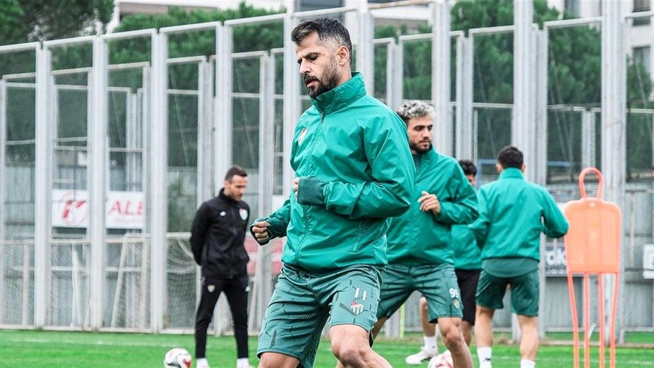 Bursaspor, Ankara Demirspor Maçı Öncesi Hazırlıklarına Özlüce Tesisleri'nde Devam Ediyor