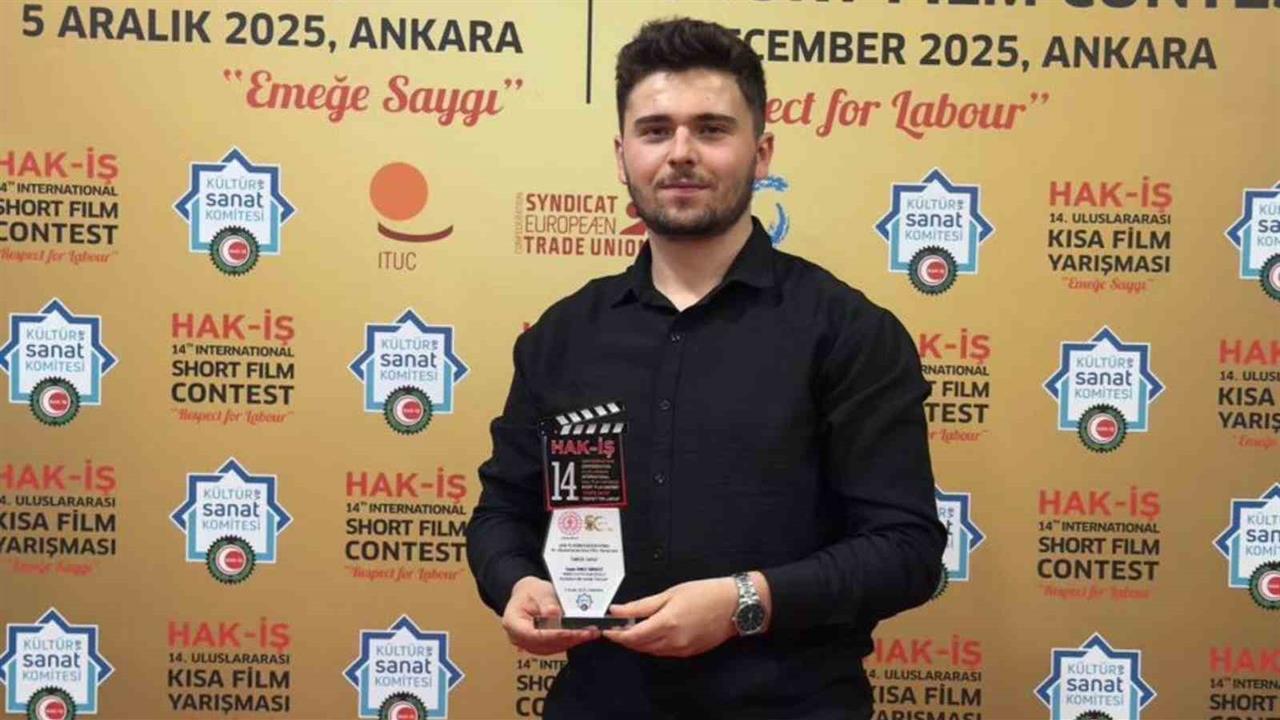 Karabük Üniversitesi Radyo, Televizyon ve Sinema Bölümü Öğrencisi Enes Sirkeci, HAK-İŞ Yarışmasında Birinci Oldu.