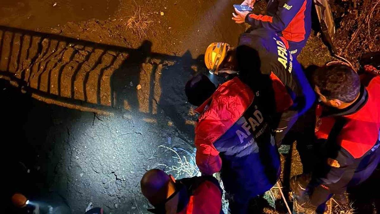 Ağrı Merkez'de Köprüden Düşen Bir Kişi Ekiplerin Hızlı Müdahalesiyle Kurtarıldı