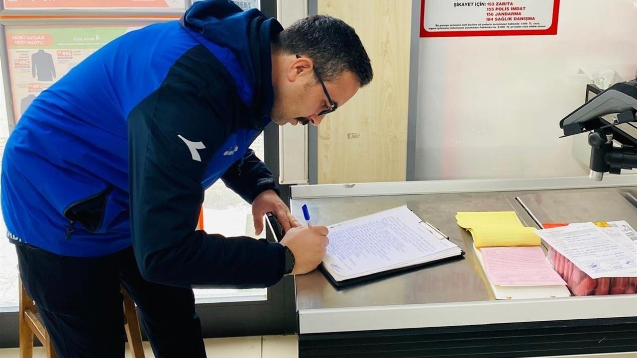 Gölcük'te Zabıta Ekipleri Tarafından Tarihi Geçmiş Ürünlere El Konuldu