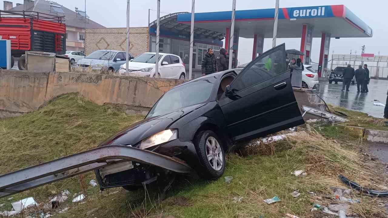 Muş-Bitlis Kara Yolunda Gerçekleşen Kazada 3 Kişi Yaralandı