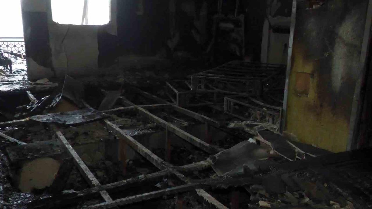 Van İpekyolu'nda Bir Otelin Restoranında Yangın Çıktı, Hasar Büyük