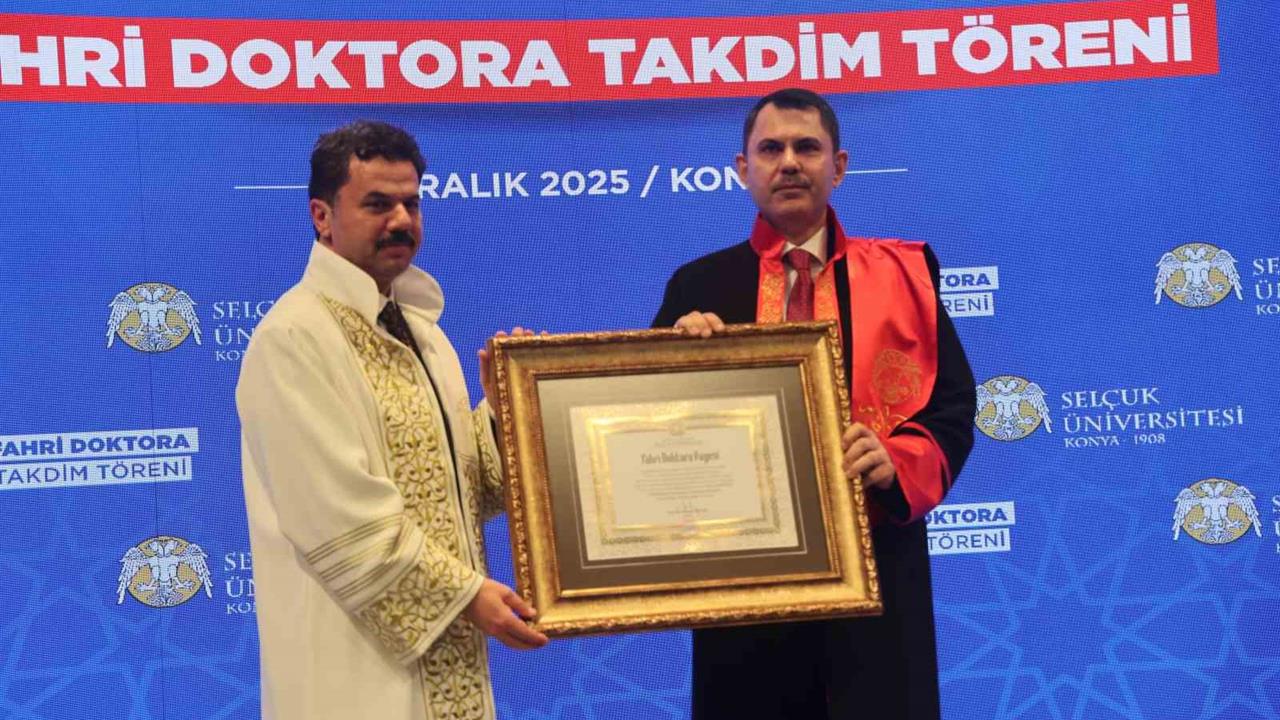 Konya Selçuk Üniversitesi, Bakan Murat Kurum'a fahri doktora takdim etti.