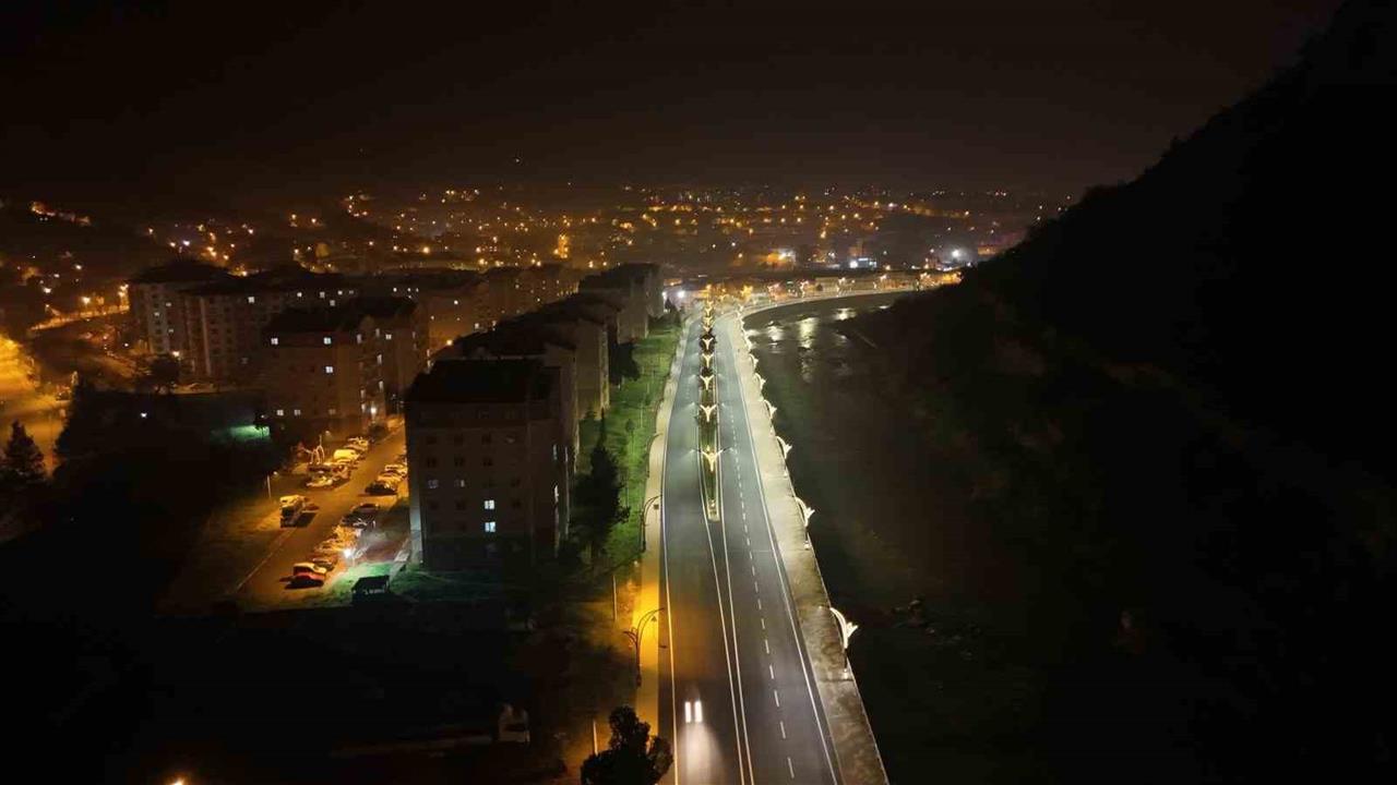 Karabük'te Zonguldak ve Yenice Caddeleri Yenilendi, Trafik Güvenliği Artırıldı