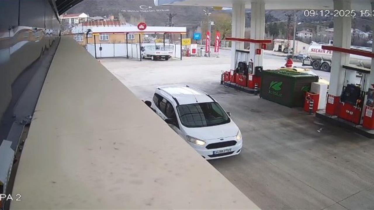 Tunceli Pülümür'de Meydana Gelen 4.2 Büyüklüğündeki Deprem Güvenlik Kamerasına Yansıdı