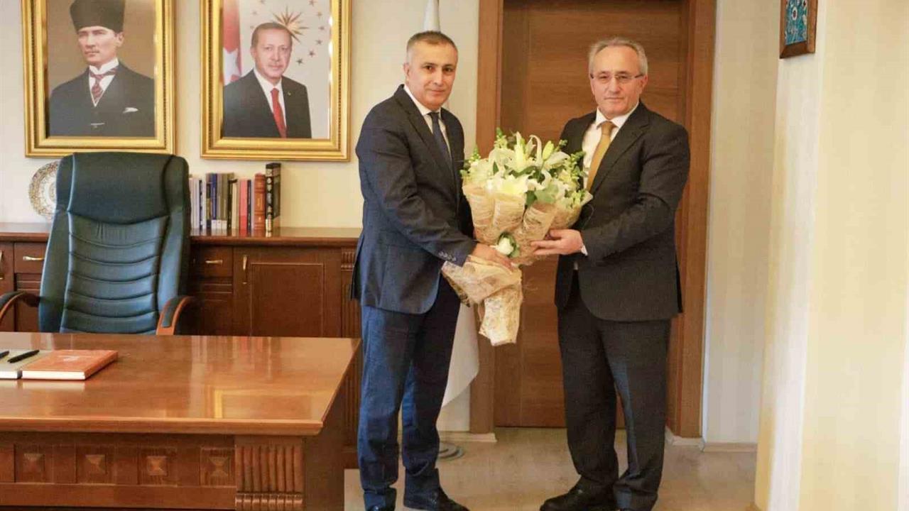 Bursa'da Yeni Atanan Milli Eğitim Müdürü Gürhan Çokgezer Göreve Başladı
