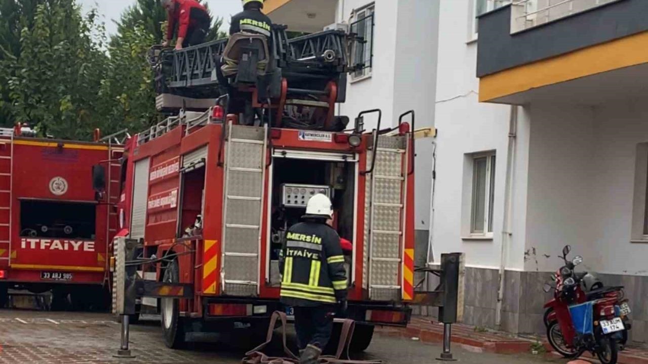 Erdemli’de 4. Kat ve Yenişehir’de Çatı Katı’nda Yangın Çıktı!