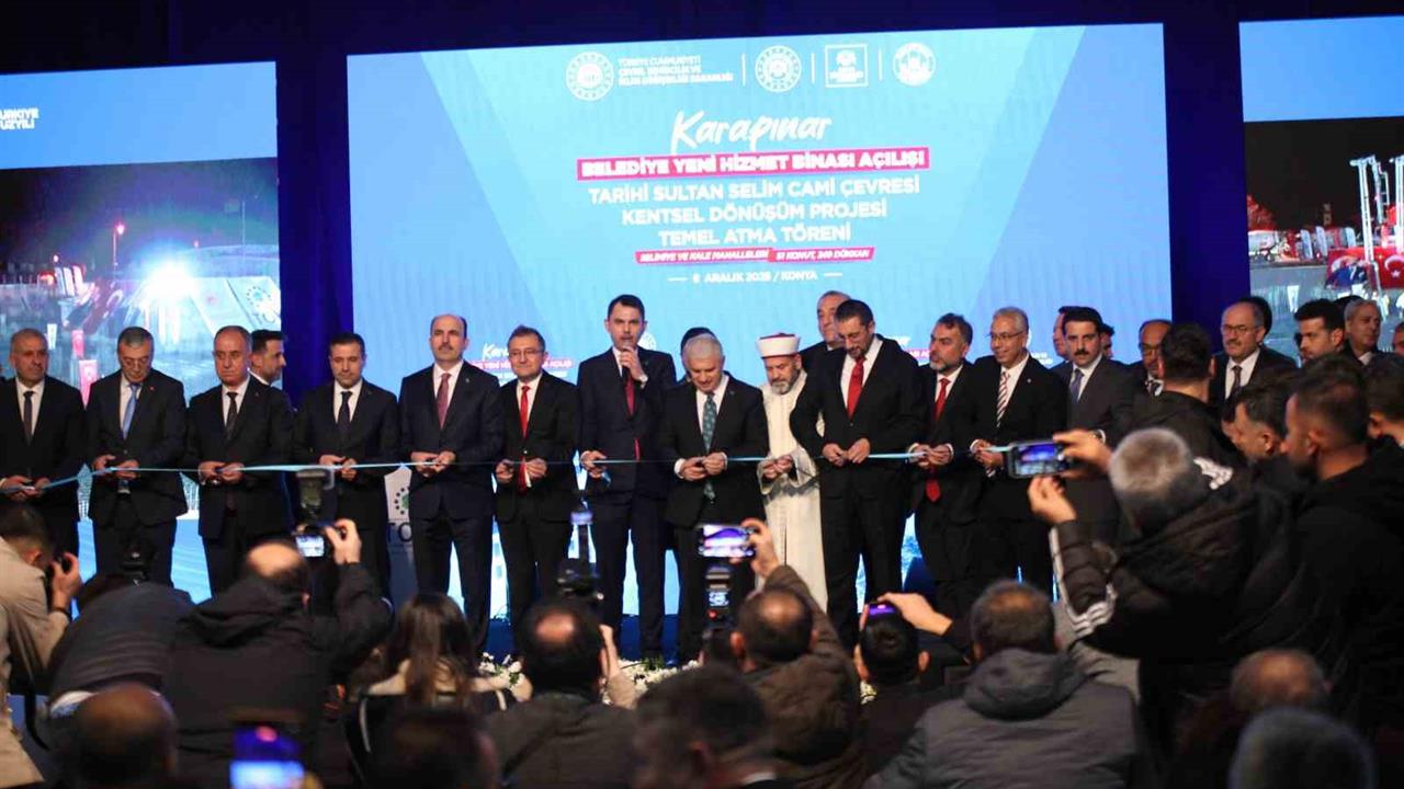 Konya'da Bakan Kurum, 350 bin konut anahtarını teslim ettiklerini açıkladı.