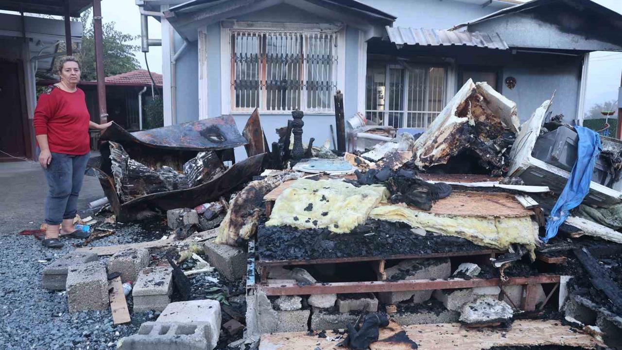 Hatay'da Deprem Sonrası İnşa Edilen Evde Yangın Çıktı, Aile Korku Dolu Anlar Geçirdi
