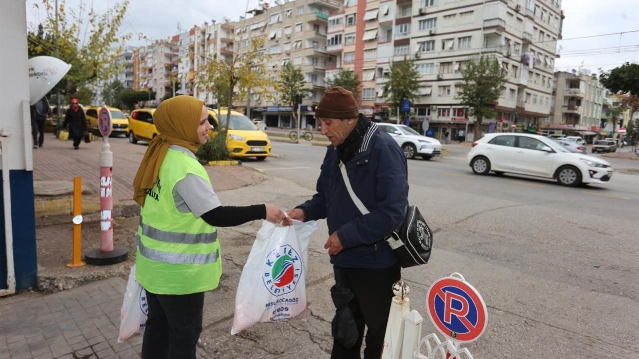 Antalya Kepez'de Dokumapark'ta Portakallar Vatandaşlarla Paylaşıldı