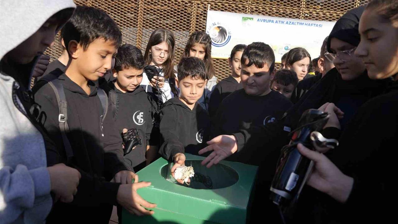 Kartal'da Okullara Atık Pil Ödülleri Verildi