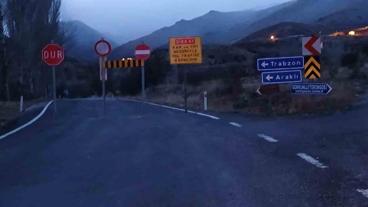 Bayburt'ta Yoğun Kar Sonrası Bazı Köy Yolları Ulaşıma Kapatıldı