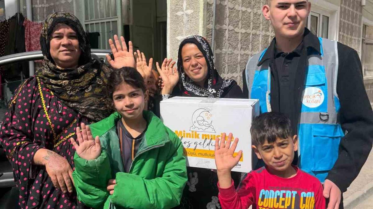 Eskişehir'de Yeni Doğan Bebeklere Destek Sağlayan Hatipoğlu, Ailelerin Mutluluğuna Ortak Oluyor