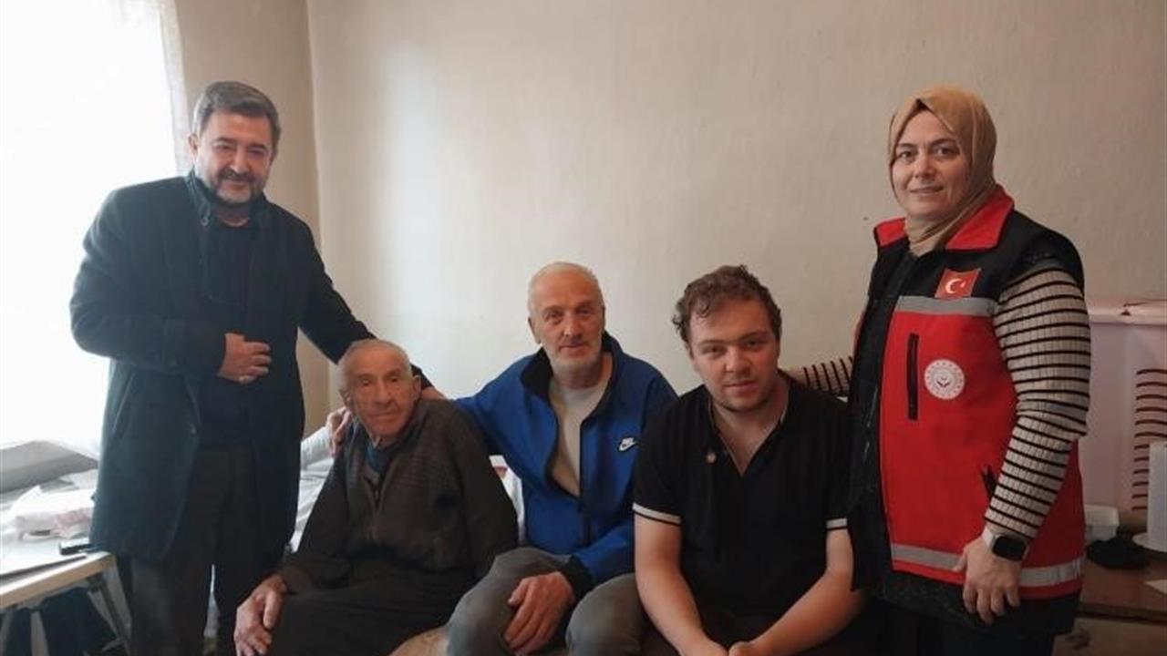 Bilecik Bozüyük'te 5 Kuşak Birlikte Yaşayan Aileye Sosyal Hizmet Ziyareti Yapıldı