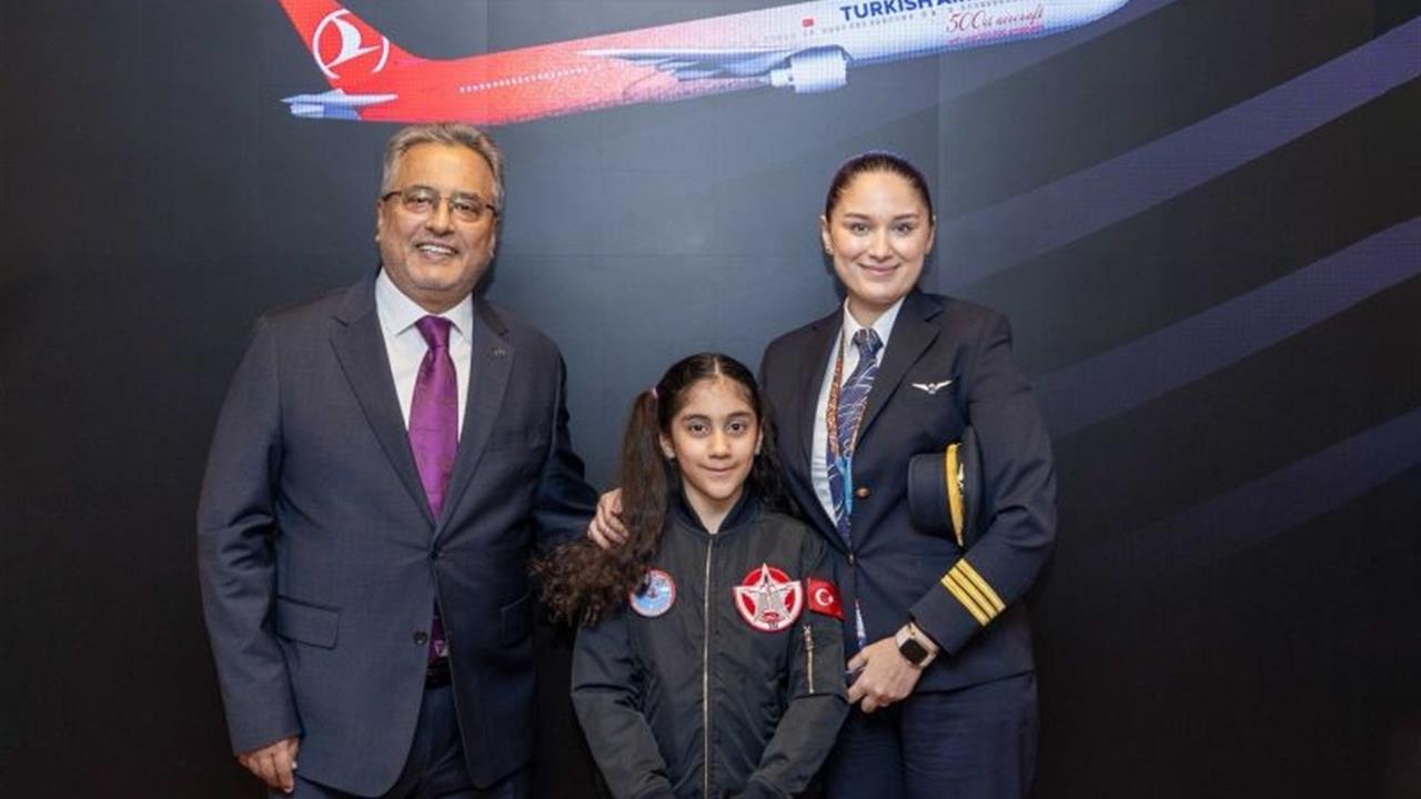 İstanbul'da Ece Naz, TUSAŞ Şehidi Annesinin Anısına Uçak Kullanmayı Hayal Ediyor