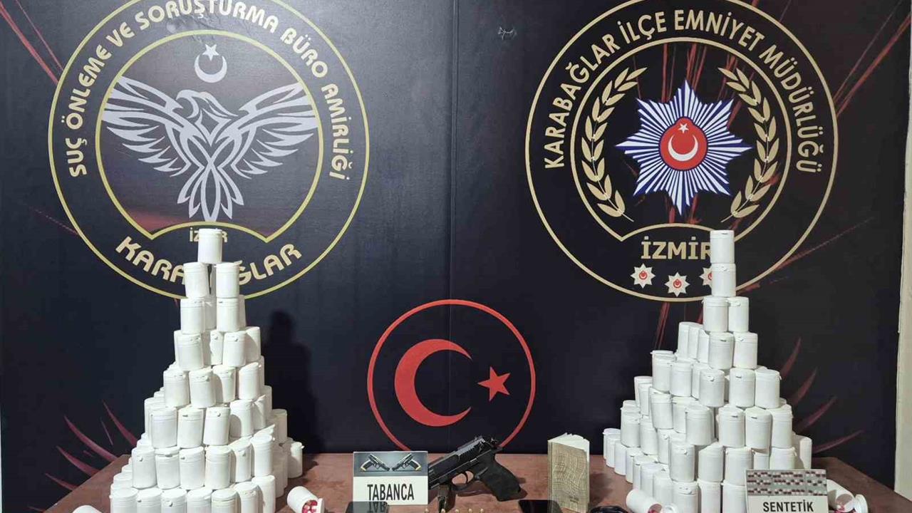 İzmir Karabağlar'da Uyuşturucu Ticareti Yapan 2 Kişi Gözaltına Alındı