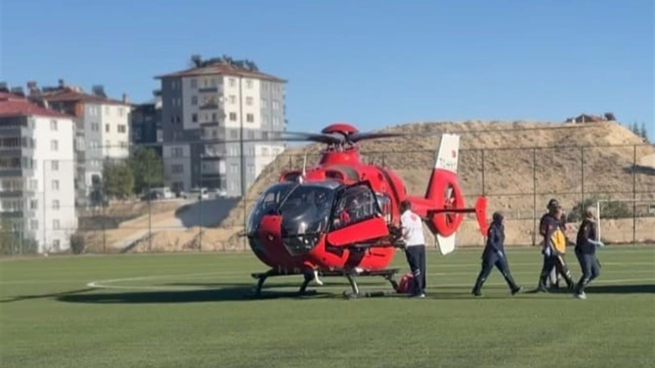 Malatya Darende'de Kalp Krizi Şüphesiyle Hastaneye Kaldırılan Hasta İçin Hava Ambulansı Gönderildi.
