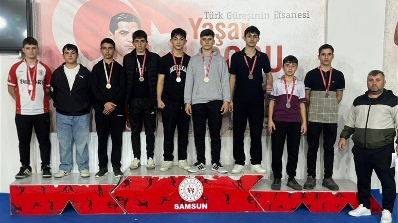 Samsun Ayvacık'ta Düzenlenen Güreş Kursu, Öğrencileri Başarıya Taşıyor