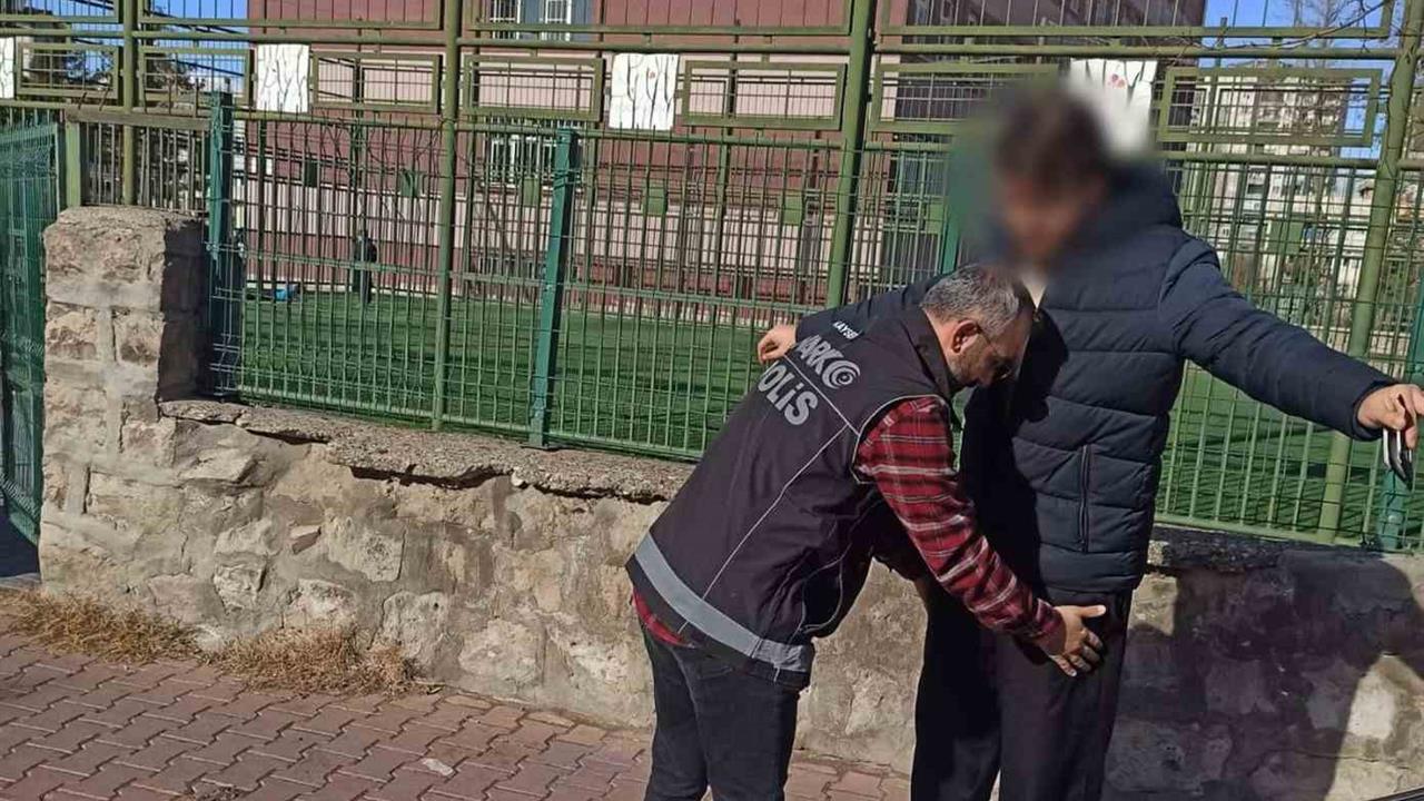 Kayseri'de Narkotik Suçlarla Mücadele Ekipleri 19 Kişiyi Sorguladı
